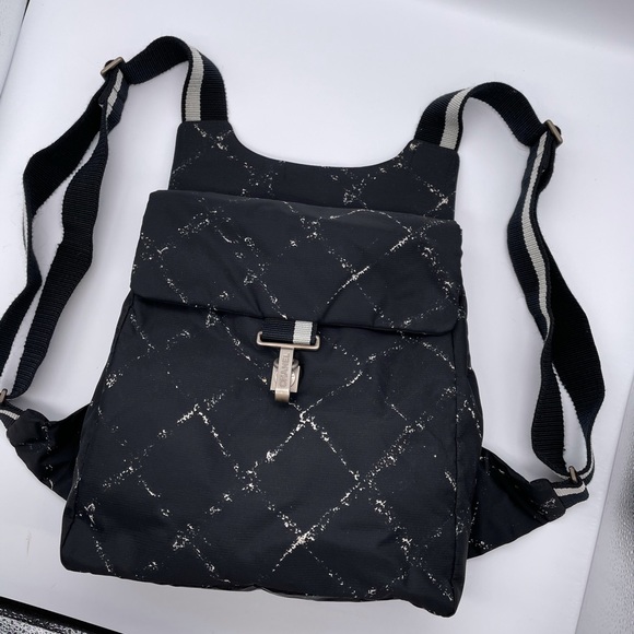 Chanel - Picture 2 of 13